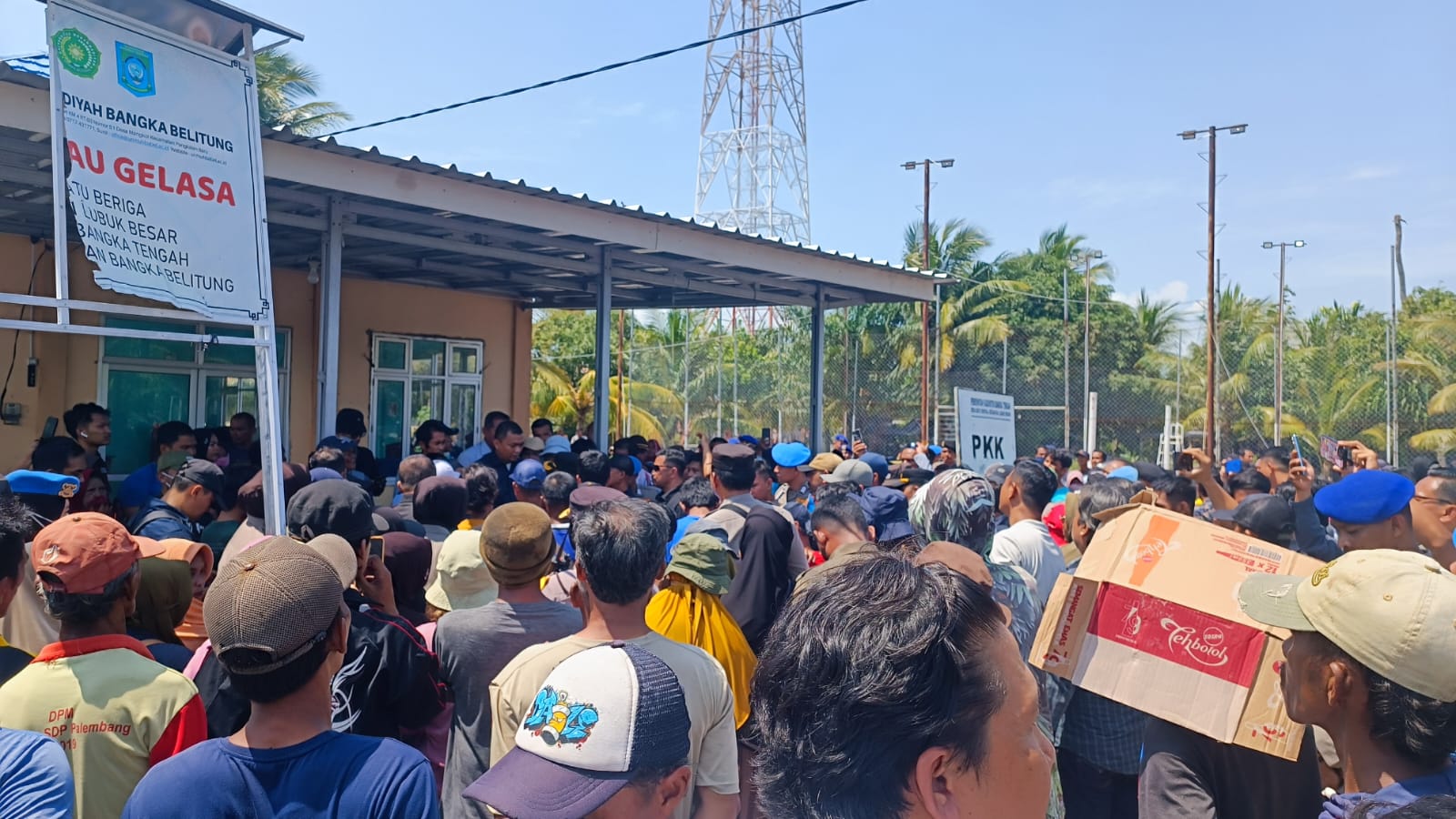 Usir PT Timah, Warga Desa Batu Beriga Menangis