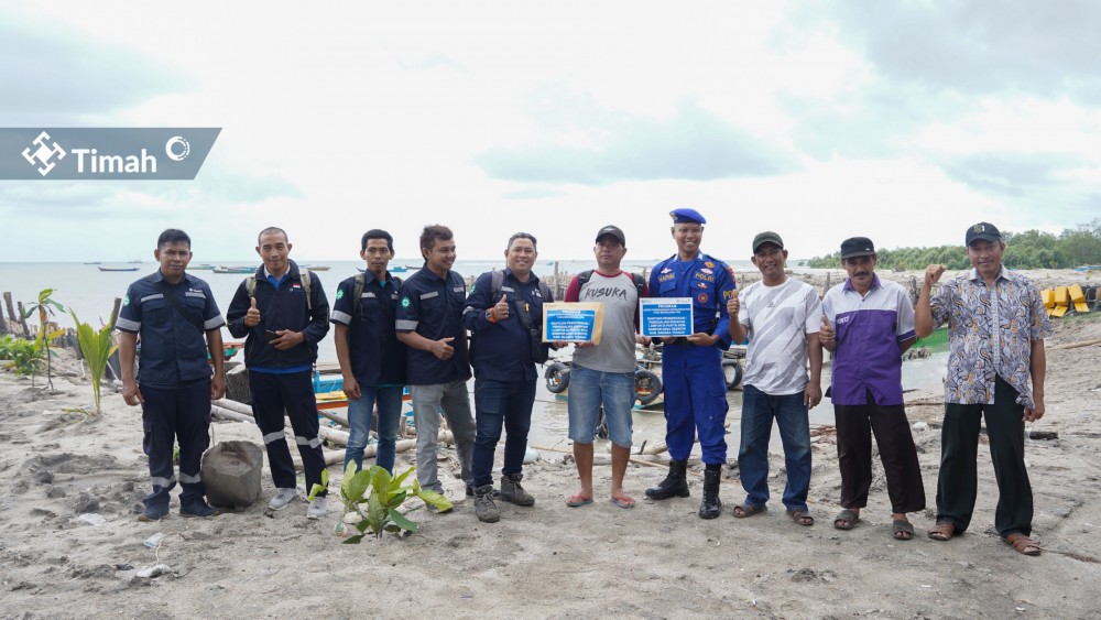 PT Timah Bantu Pengerukan Alur Pengangkutan Ikan di Pantai BOM Sampur