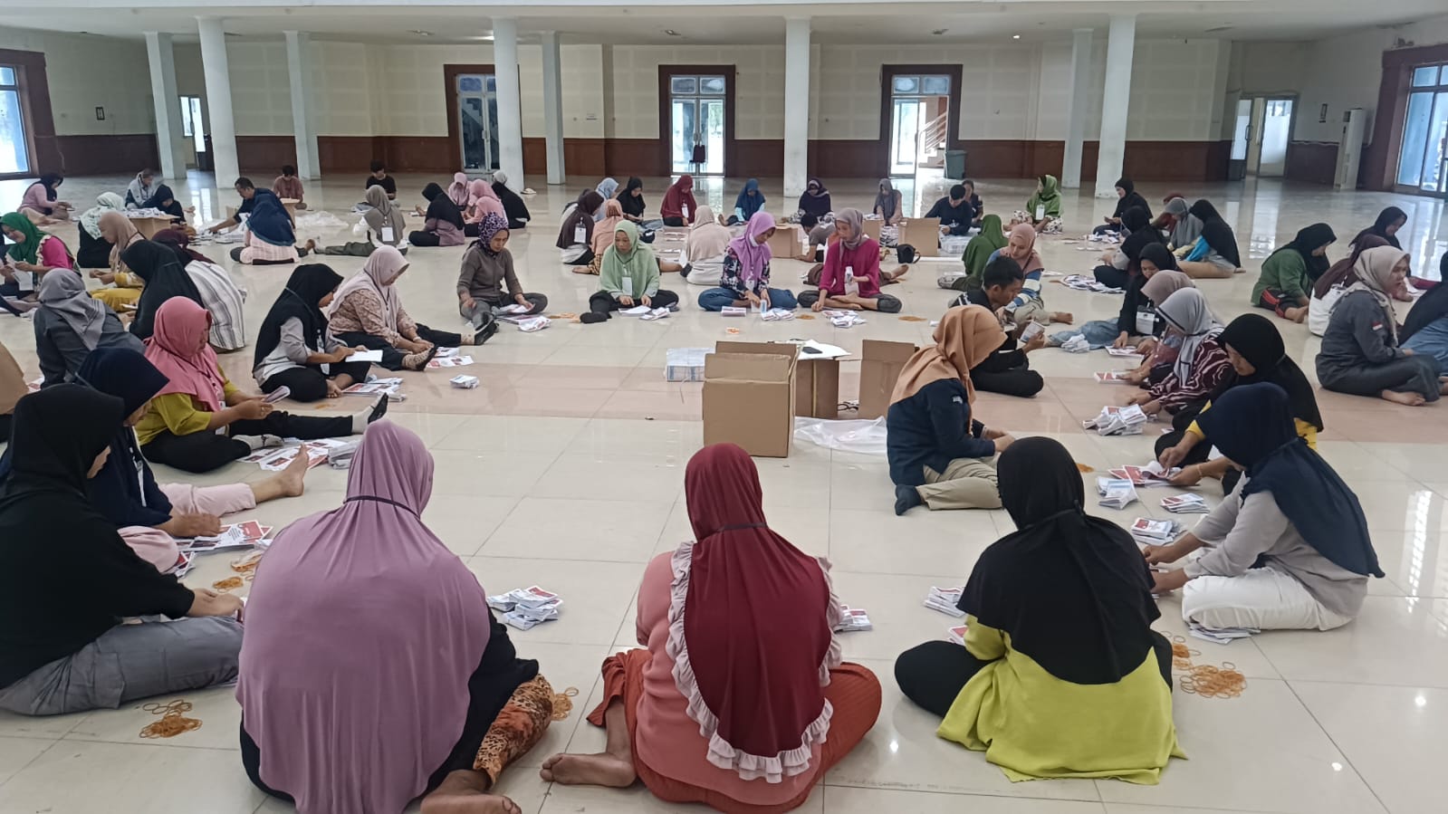 129 Warga Koba Jadi Tim Lipat Surat Suara, Dibayar Rp 240 per Lembar