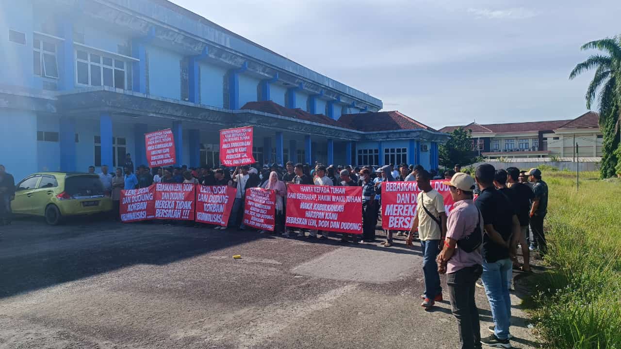 Ditahan Gara-gara Ambil Mesin Kapalnya Sendiri, Warga Desa Batu Beriga Protes