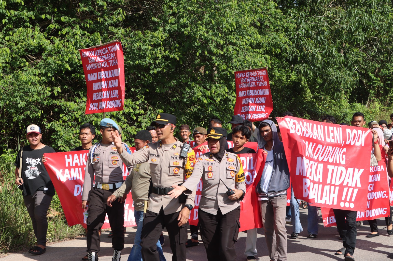 157 Personel Kawal Aksi Unjuk Rasa Masyarakat Desa Batu Beriga
