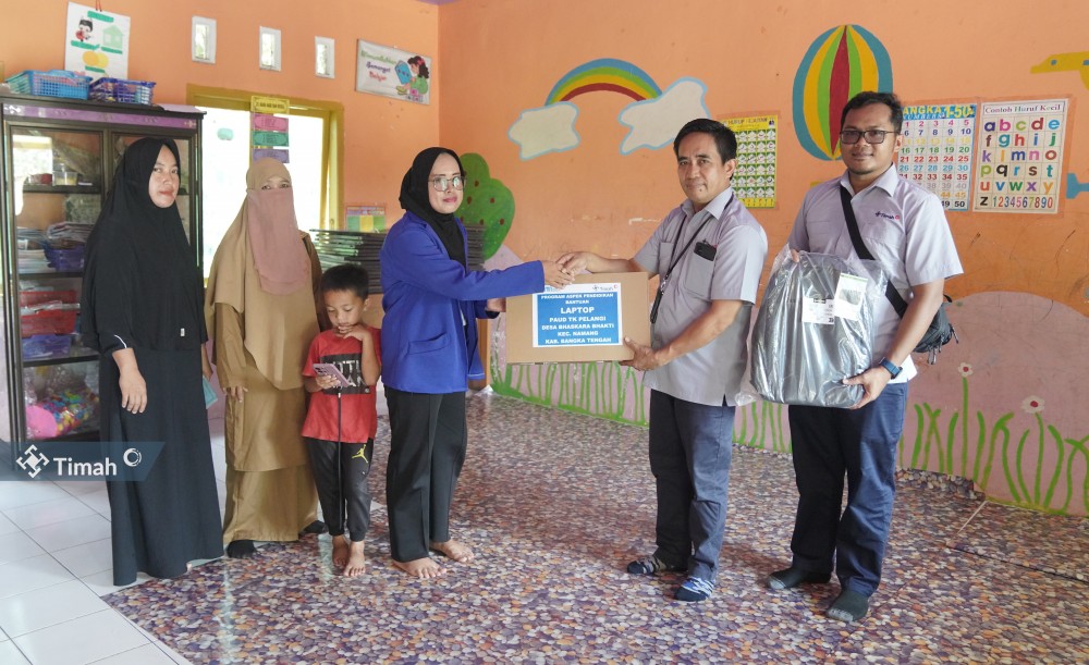 TK Pelangi Antusias dapat Laptop dari PT Timah