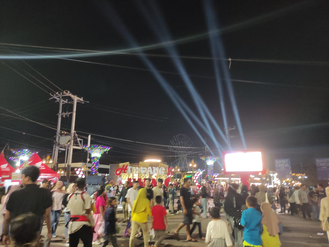 Malam Tahun Baru, Kawasan Simpang Lima Toboali Dipadati Pengunjung