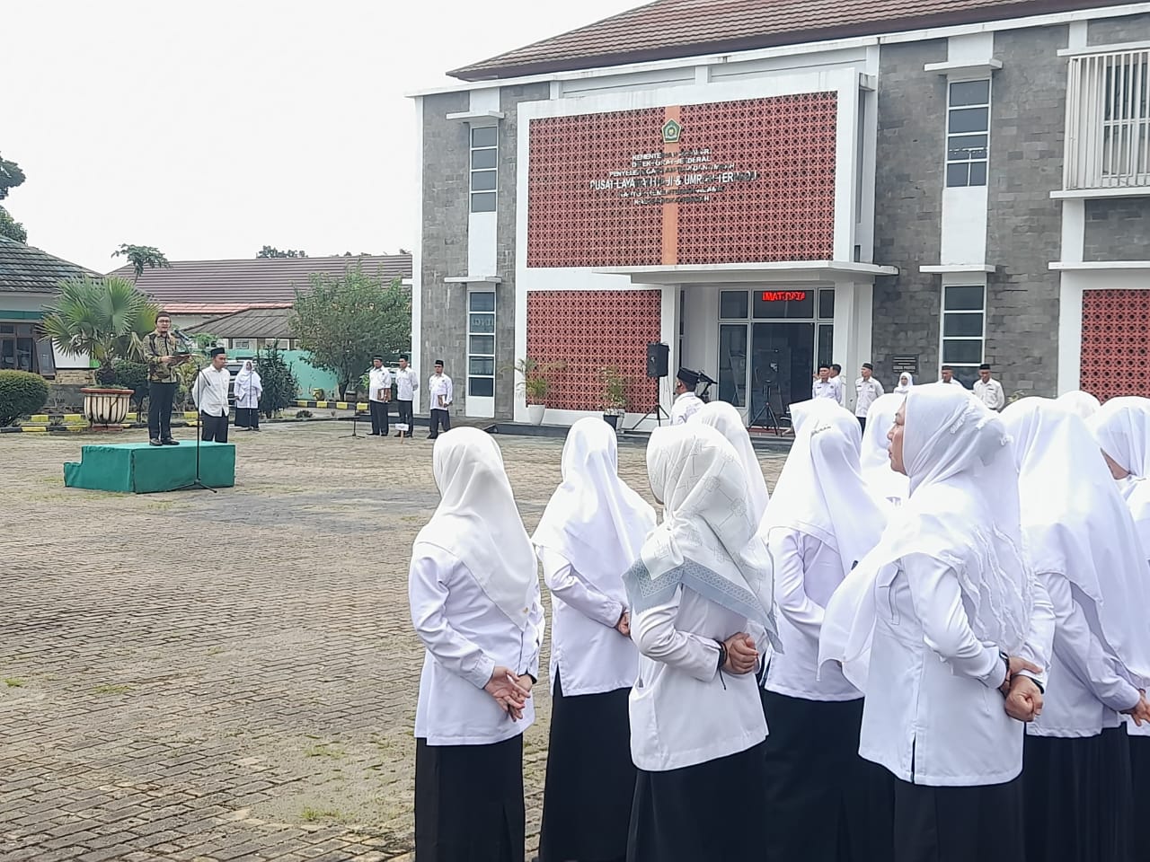 Rayakan HAB ke-79, Kemenag Bangka Tengah Potong Tumpeng