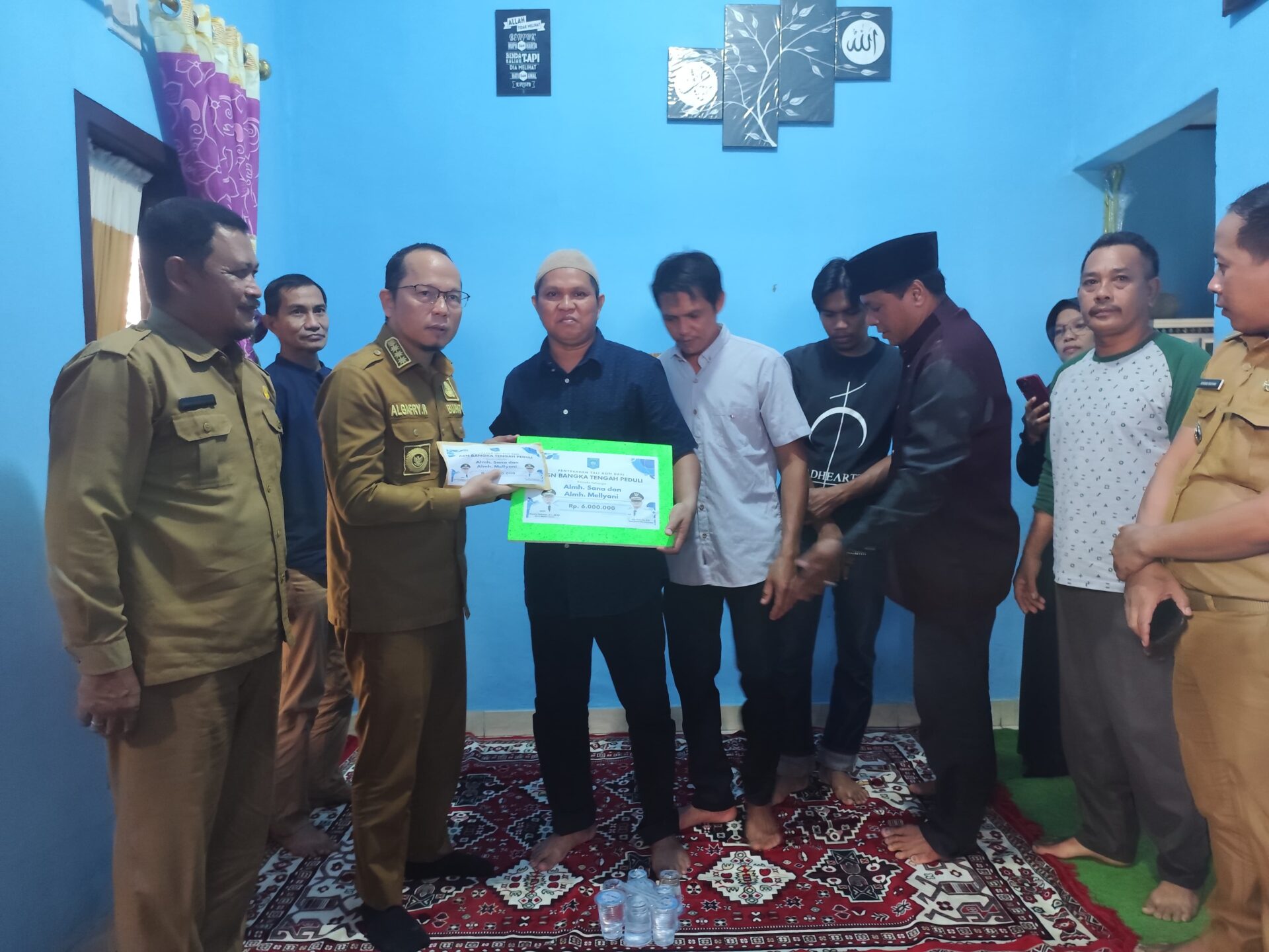 Tewas Tertimpa Pohon, Algafry Serahkan Bantuan ke Keluarga Korban