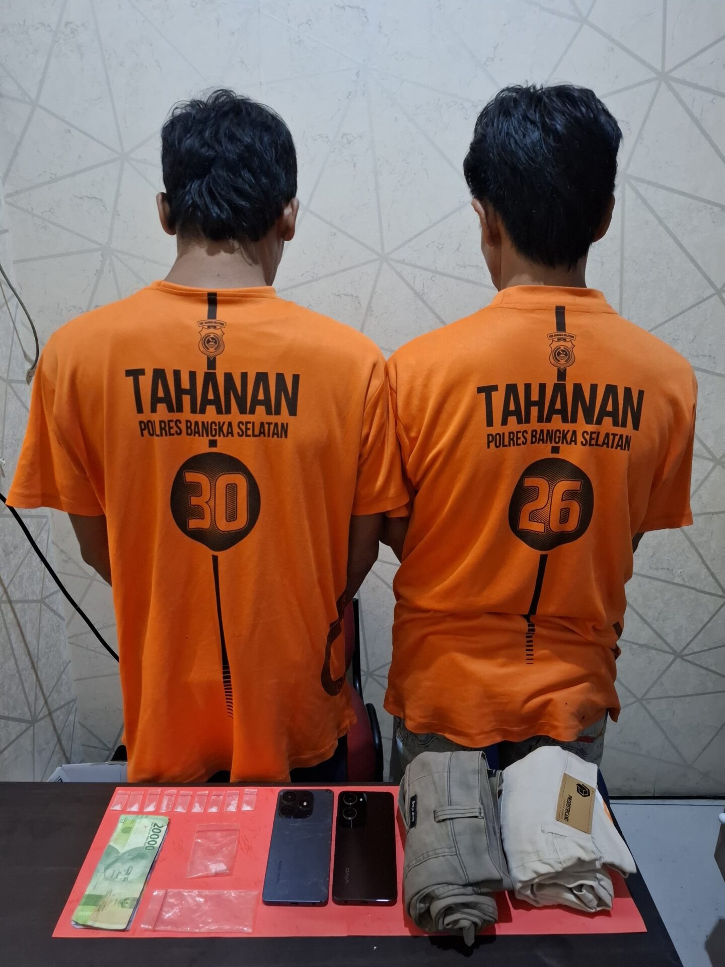 Dua Warga Toboali ini Ditangkap saat Sedang Nongkrong di Pinggir Jalan