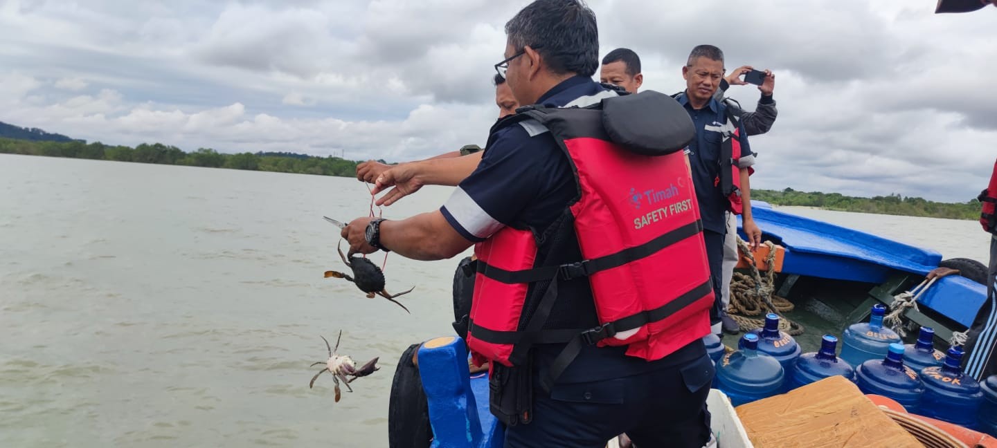 300 Bibit Kepiting Bakau Dilepaskan di Laut Kundur