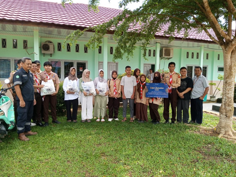 PT Timah Gandeng Rohis SMA N Simpang Teritip Bagikan Sembako