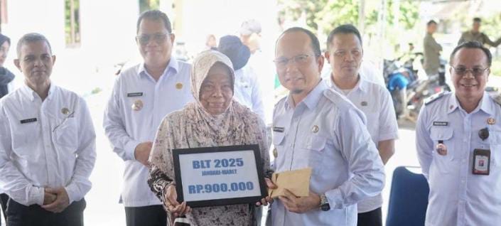 119 Warga Bangka Tengah Dapat BLT dan Sembako