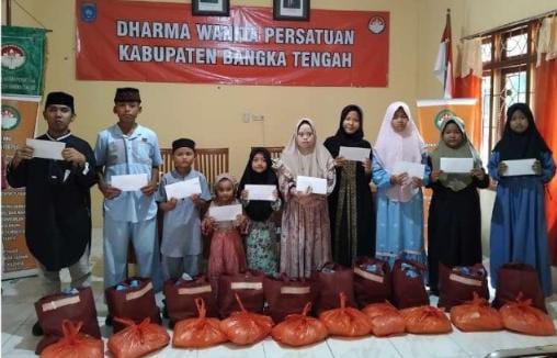 10 Anak Yatim Piatu Dapat Santunan dari DWP Bangka Tengah