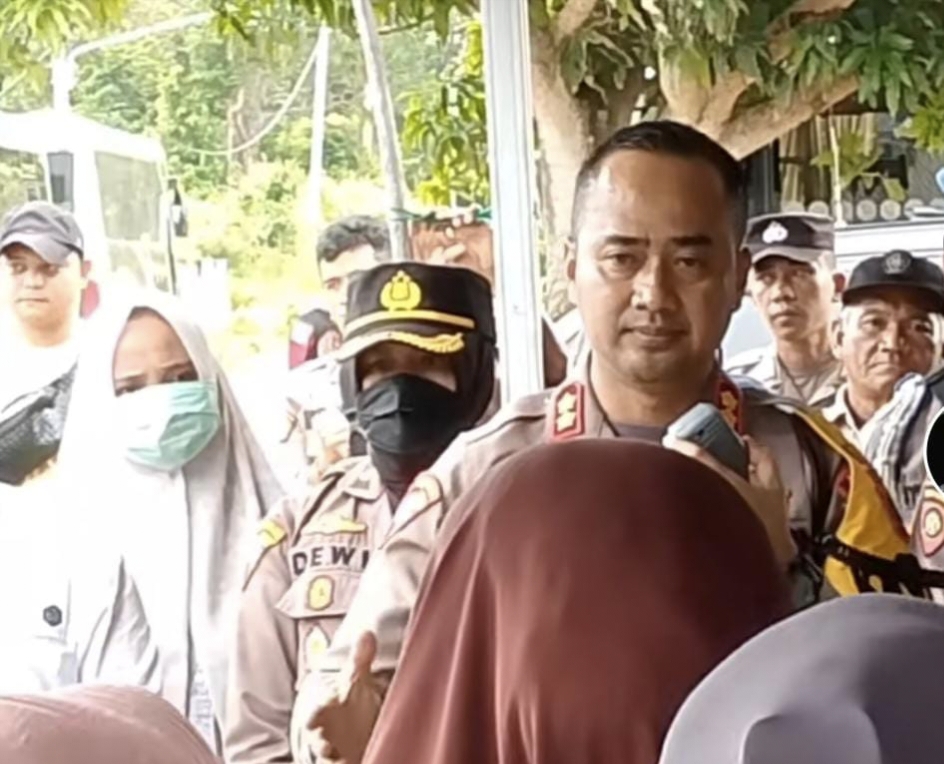Ratusan Polisi Angkat Kaki dari Desa Beriga