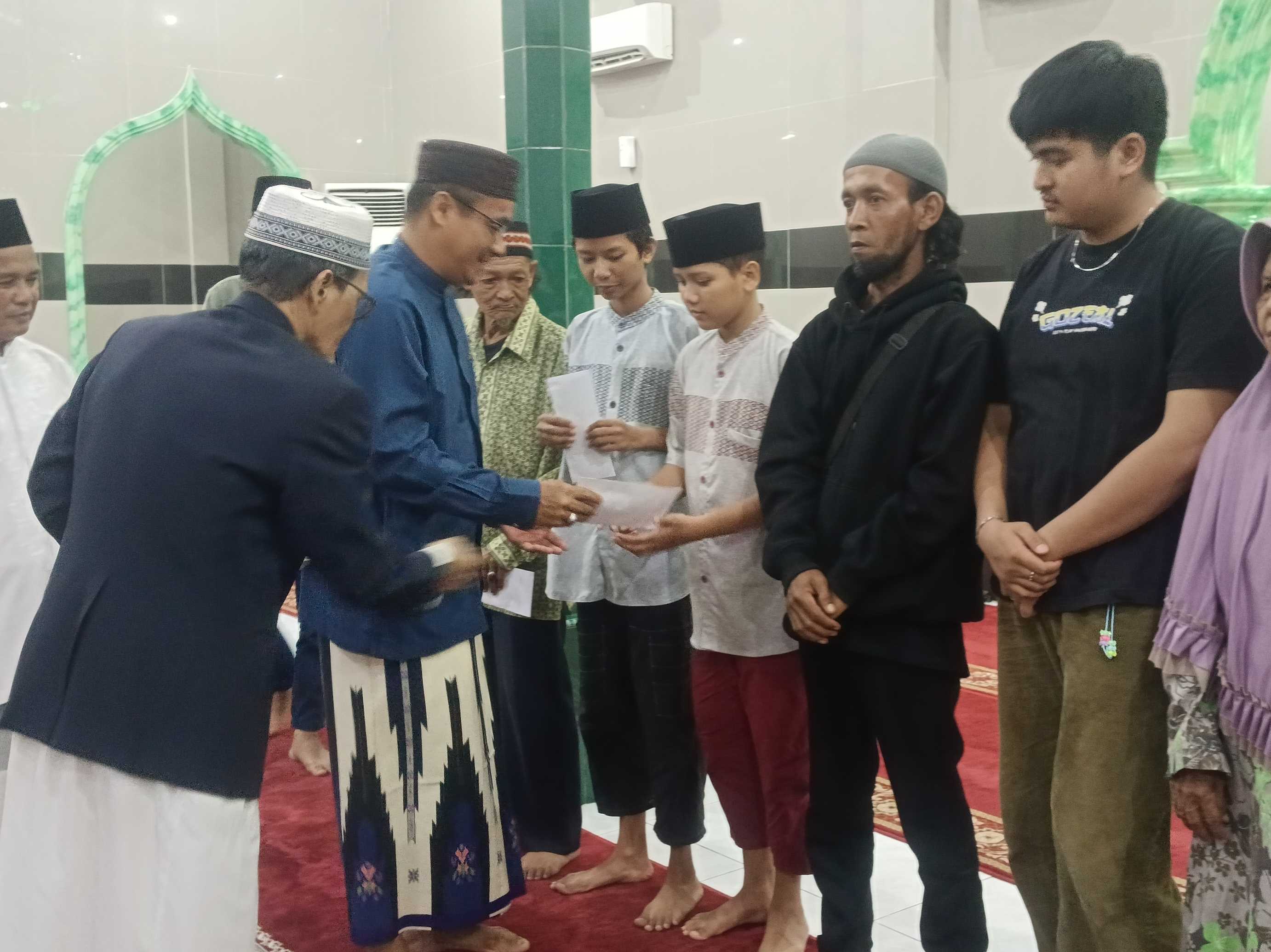 Malam 26 Ramadan, 52 Warga Opas Indah Dapat Santunan