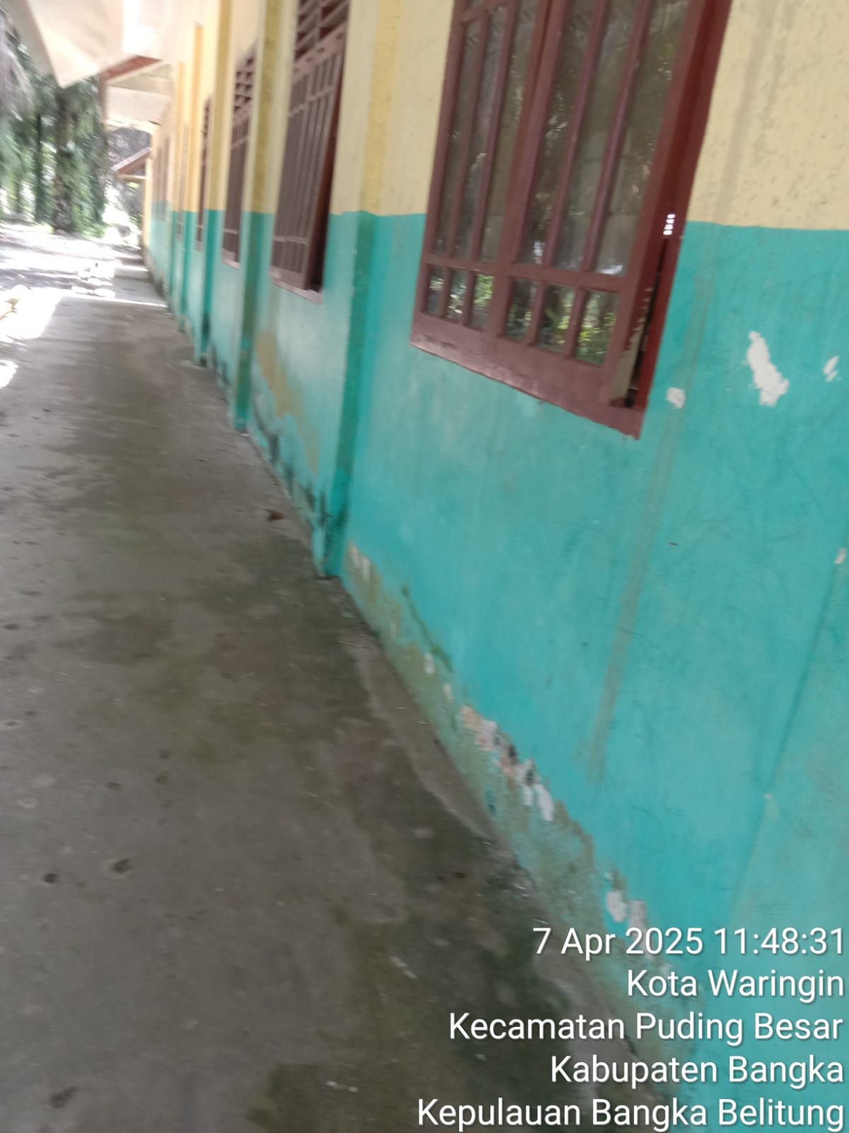 Belum Lama Direhab ,Warna Cat SD 9 Kota Waringin Sudah Kusam ??