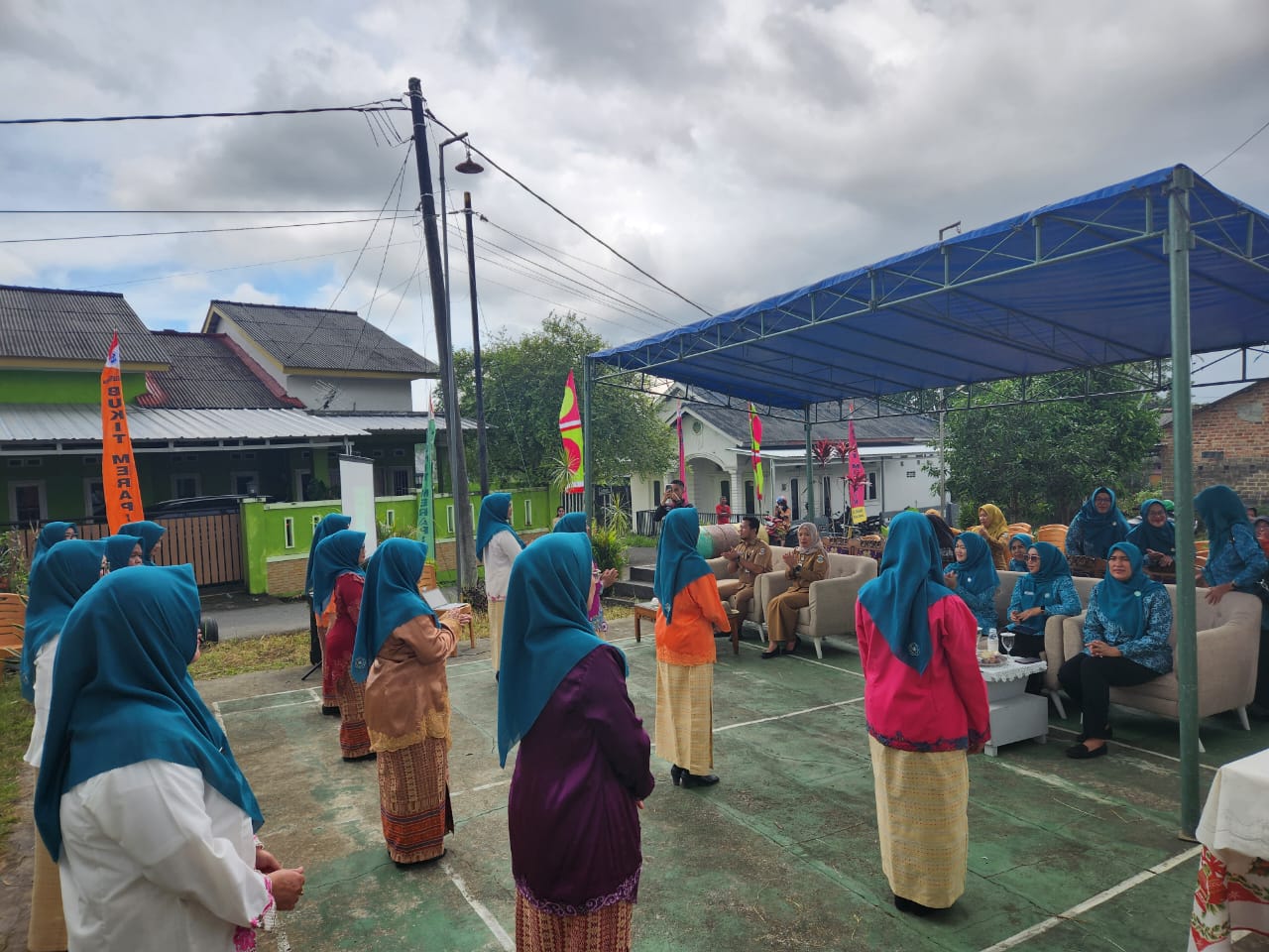 PKK Kelurahan Bukit Merapin Tampilkan Dua Produk Unggulannya