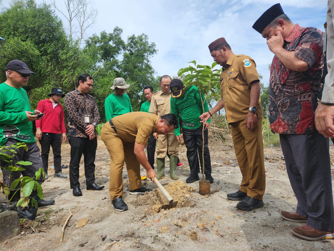 Hari Bumi Sedunia, Puluhan Pohon Matoa Ditanami di Kota Pangkalpinang