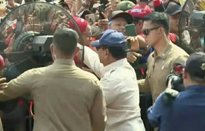 Prabowo Naik Maung Hadir di Peringatan Hari Buruh di Monas Jakarta Pusat