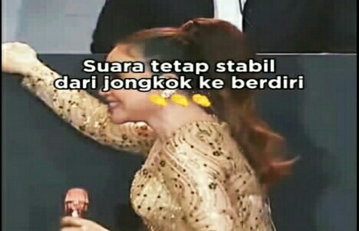 Penyanyi Rossa Terjatuh di Acara Puteri Indonesia