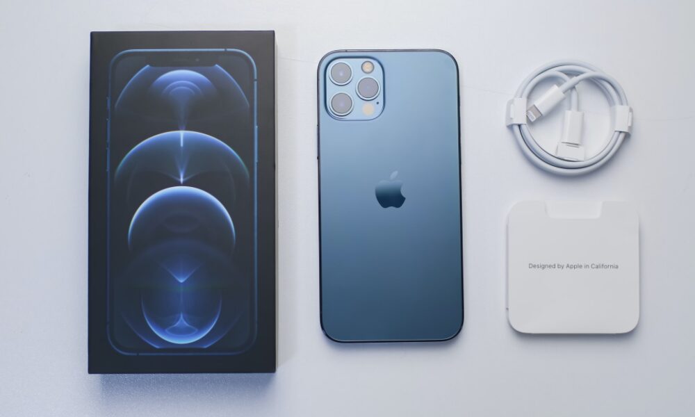 Mengenal iPhone SIM Sticker Fungsi, Cara Kerja dan Risiko Penggunaan