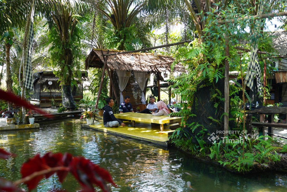 Awek Buktikan Tambang Bisa Berdampingan dengan Pariwisata dan Perikanan