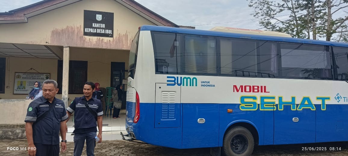 Hadir di Balai Desa Ibul, Mobil Sehat Jadi Tontonan Anak-anak