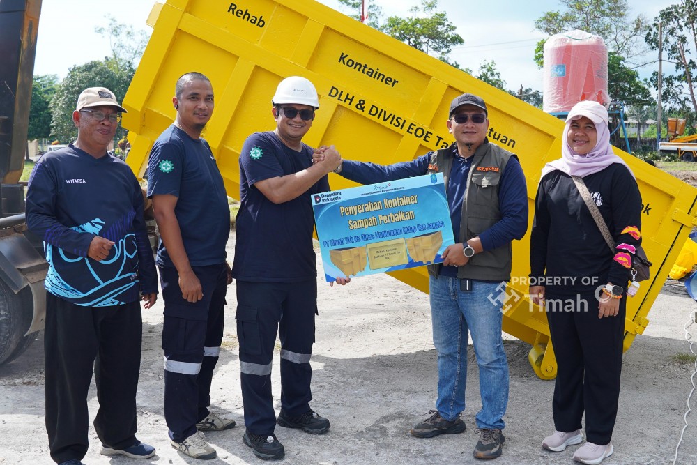 PT Timah Bantu Perbaiki Kontainer Sampah di Bangka