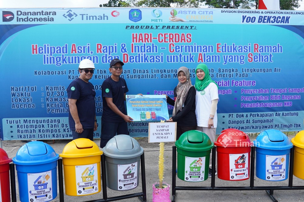 SDN 1 Pemali Dapat Lima Tong Sampah Baru dari PT Timah