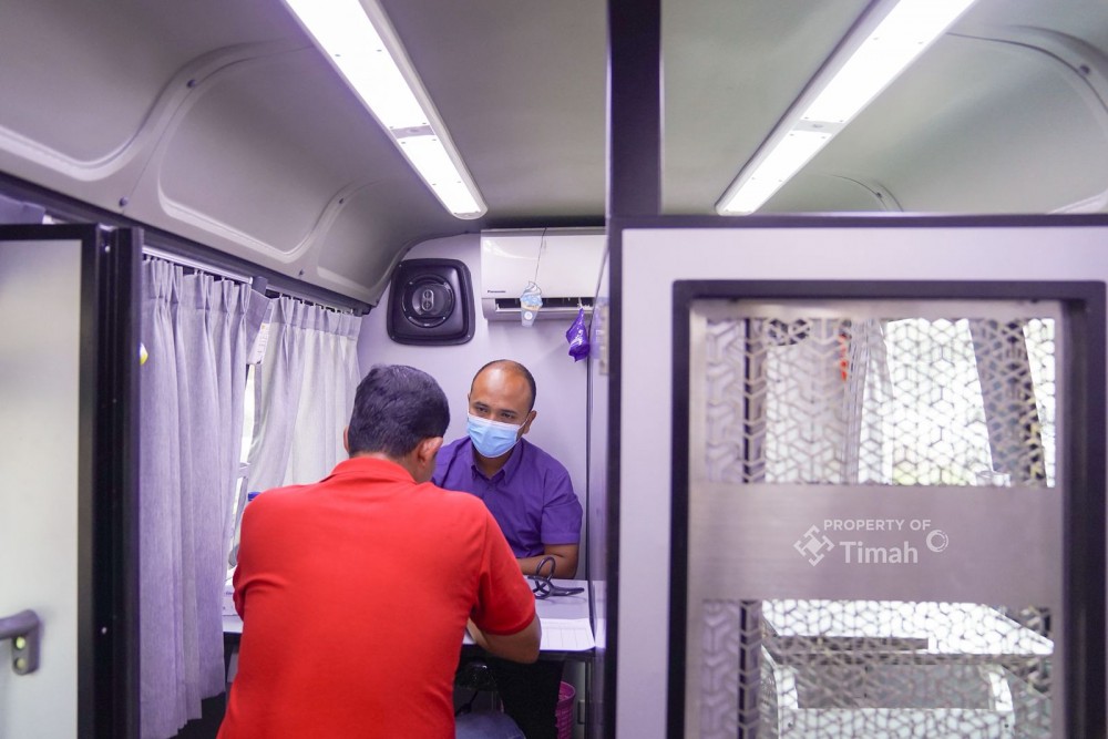 Meski Diguyuri Hujan, Warga Kundur Tetap Antusias Manfaatkan Mobil Sehat