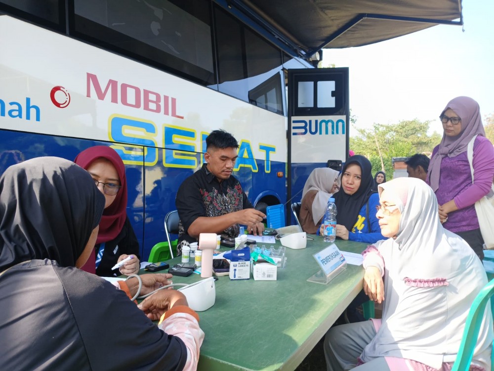 Warga Tanjung Pakdan Datangi Mobil Sehat Gratis