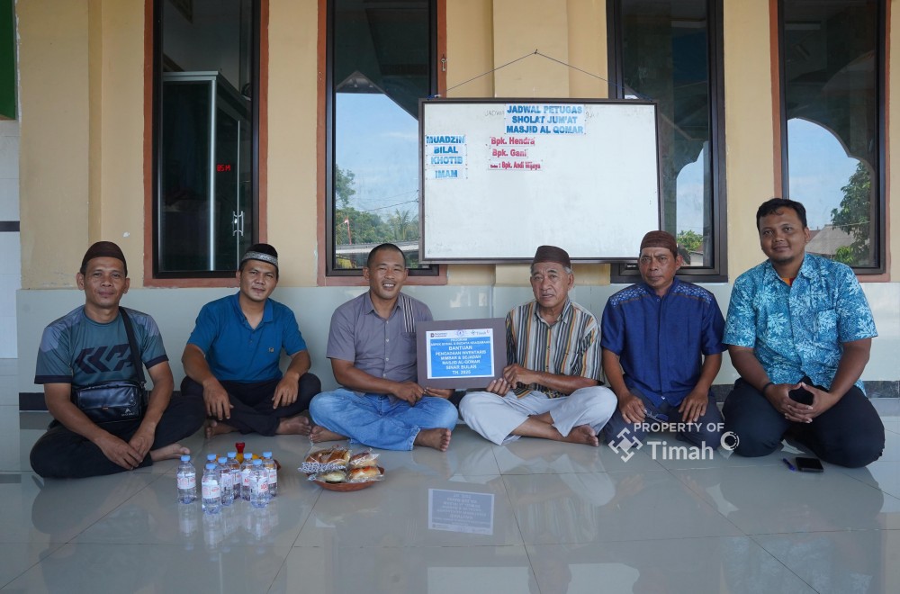 Dapat Bantuan PT Timah, Pengurus Masjid Al Qomar Belikan Sajadah Baru