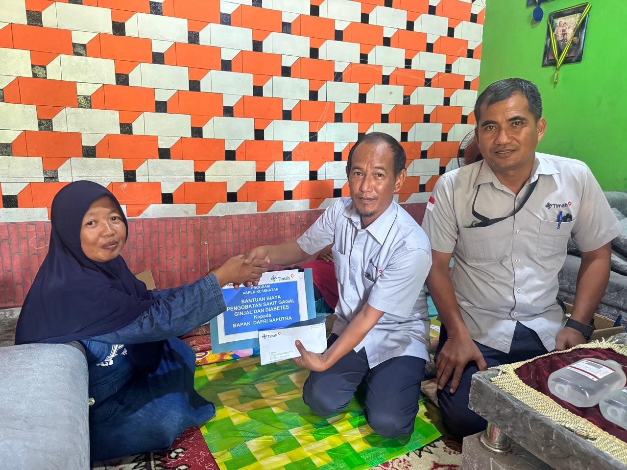 Rain Sonata Terharu PT Timah Bantu Biaya Pengobatan Suaminya