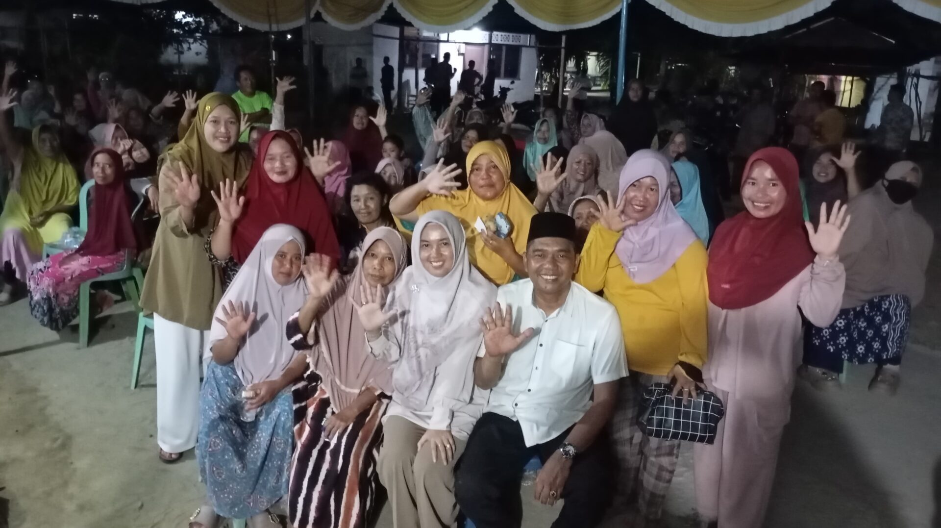 Didominasi Ibu-ibu, Ratusan Warga Penyamun Antusias Saksikan Kampanye Rato