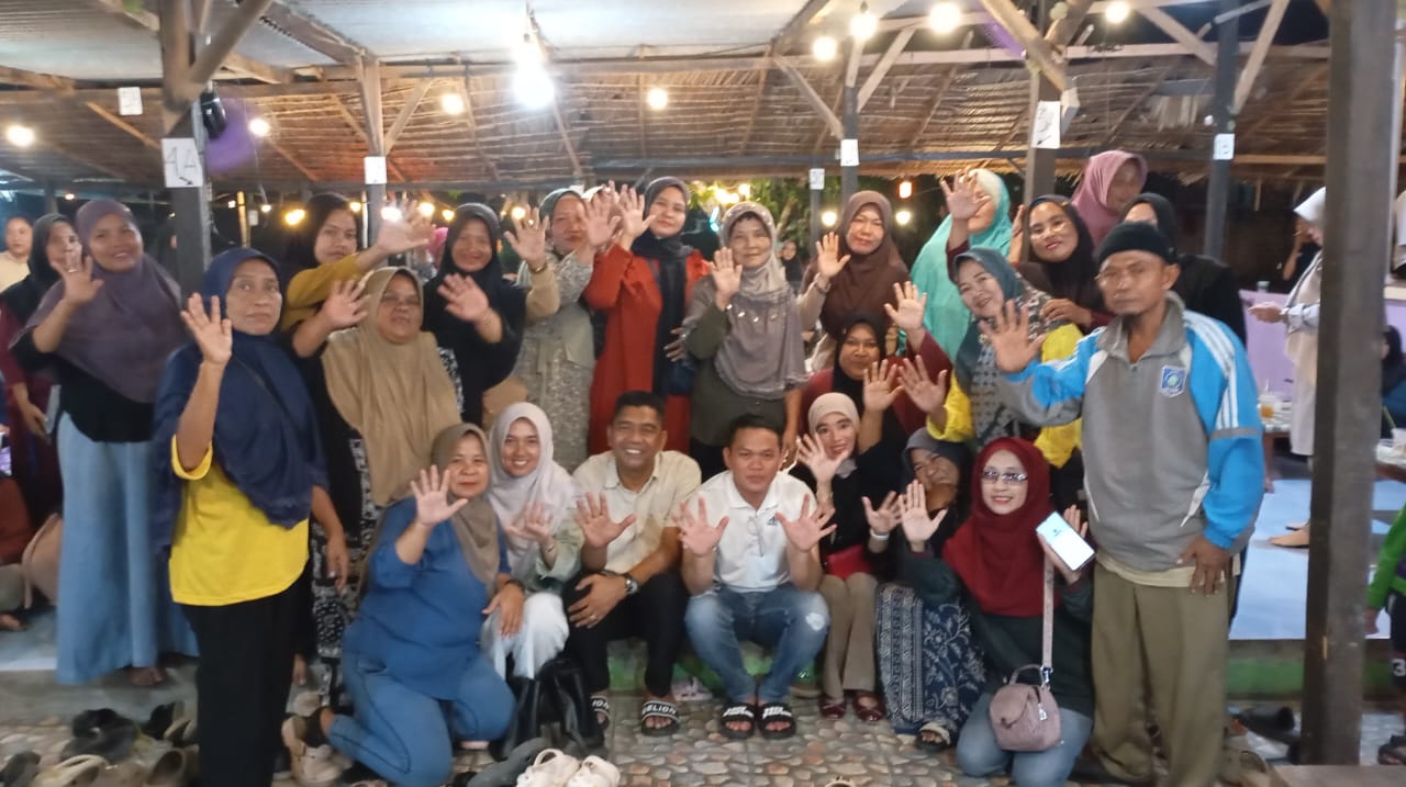 Emak-emak Paruh Baya Antusias Hadiri Kampanye Rato-Ramadian di Belinyu