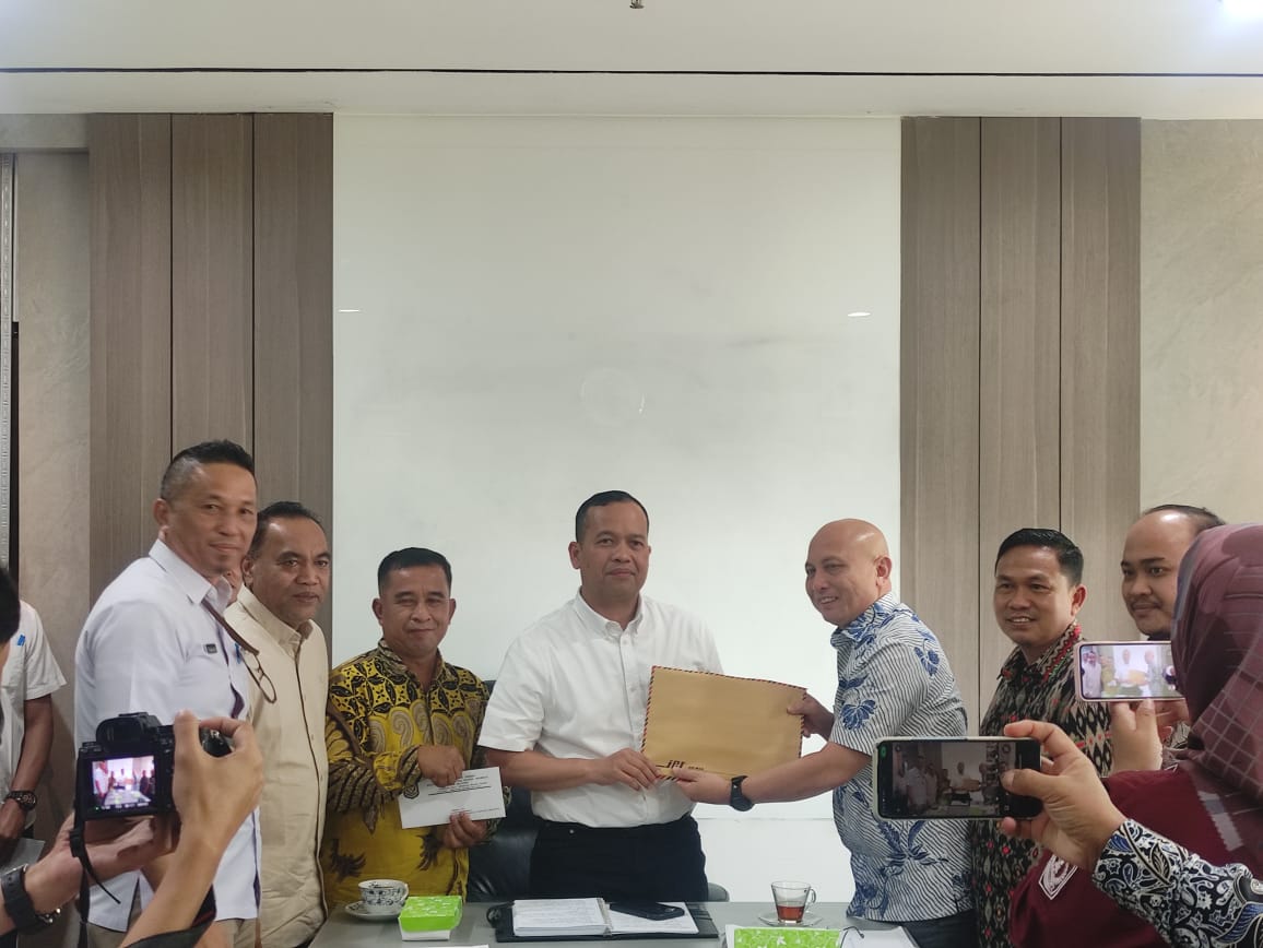 DPRD dan APDESI Bangka Belitung Serahkan 77 Ribu KK ke Kementrian Kehutanan