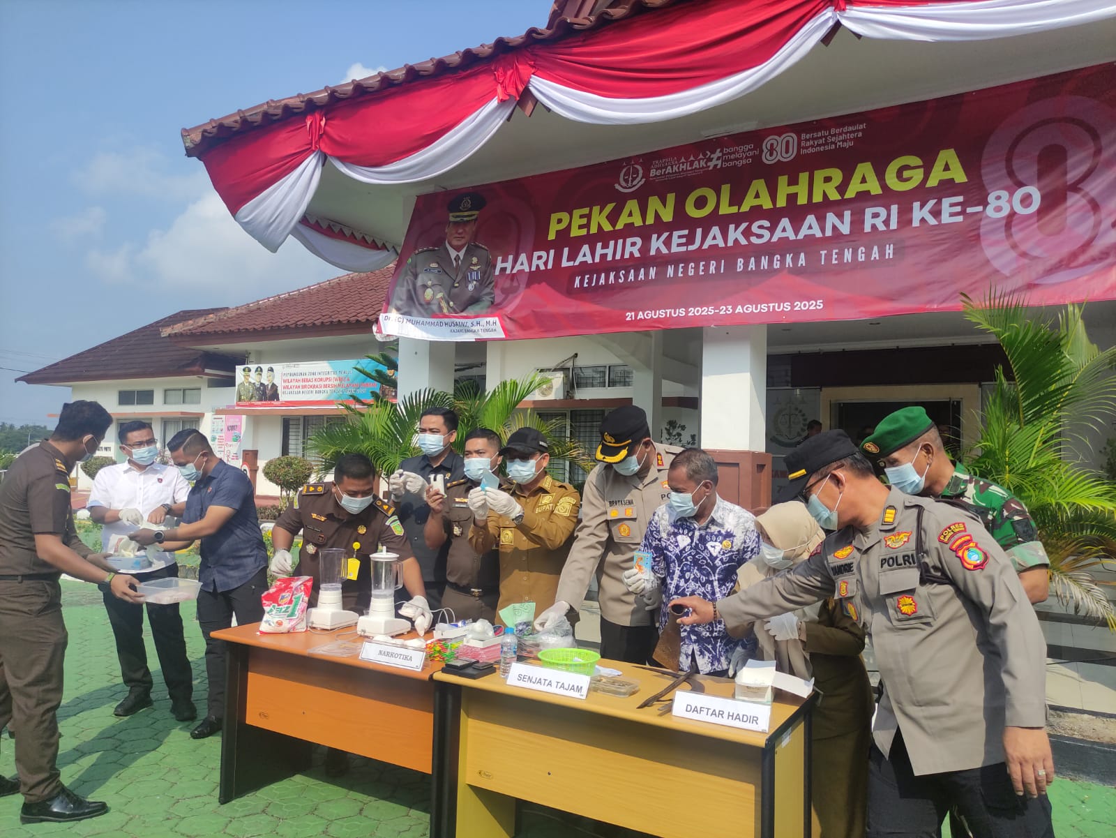 Ratusan Gram Shabu dan Senpi Dimusnahkan