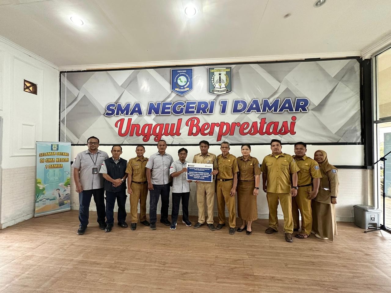 PT Timah Bangun Pos Satpam dan Gapura SMAN 1 Damar
