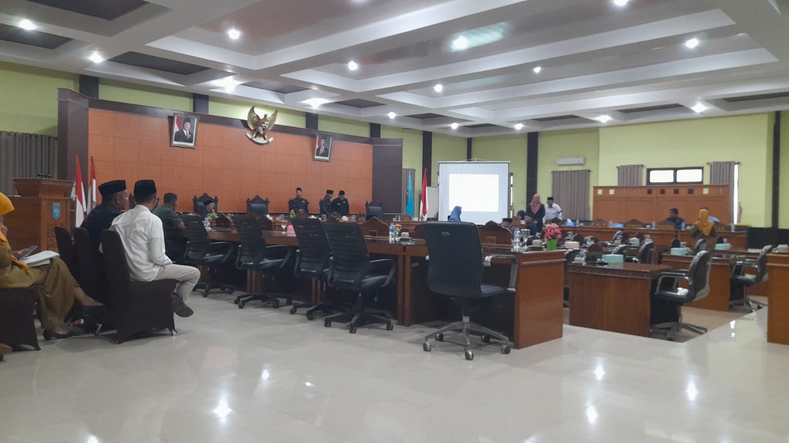 Balik Setelan Awal, Rapat Paripurna Kembali Molor