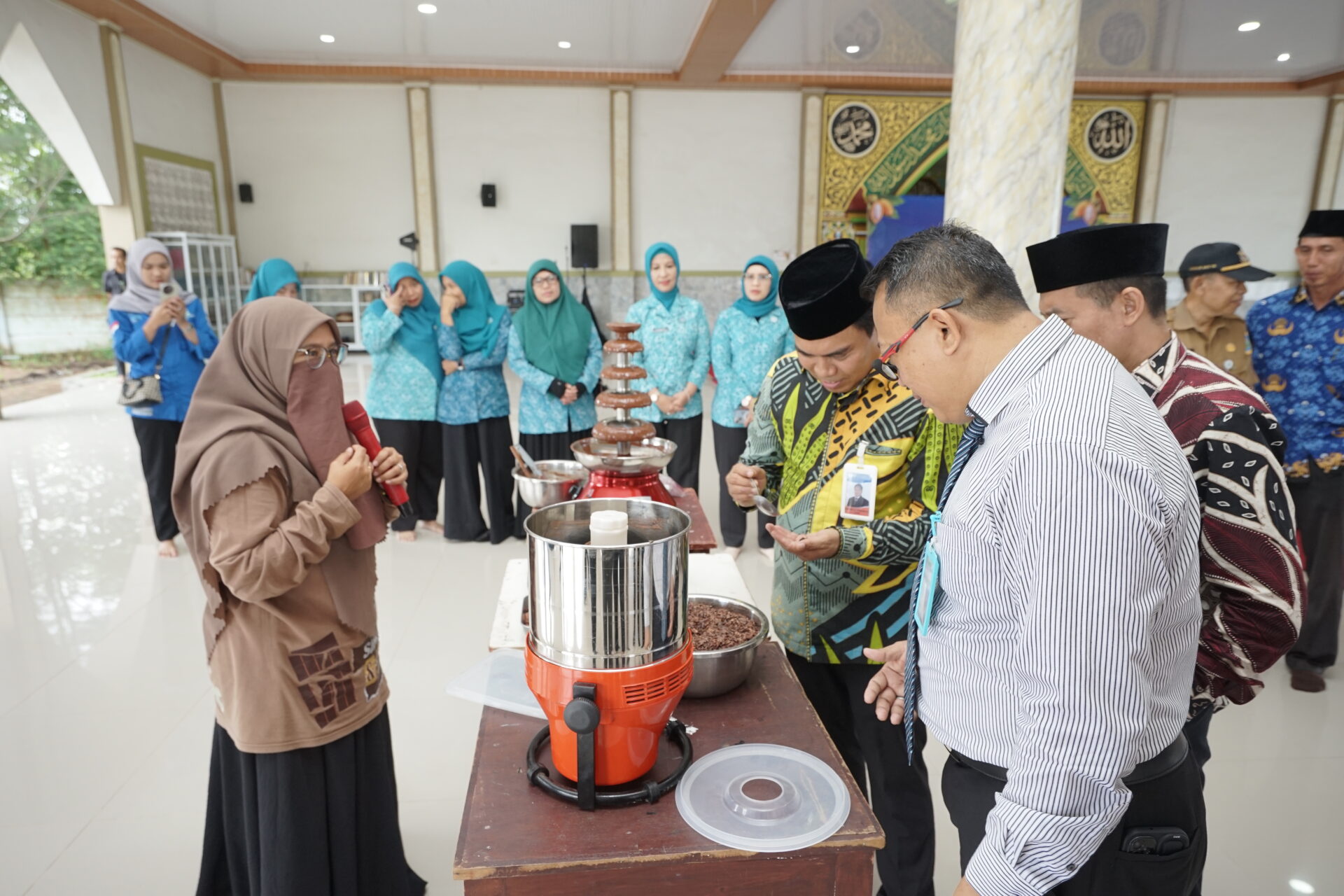 Dukung Net Zero Emissiins, BI Tanam Seribu Pohon Kakao di Babel