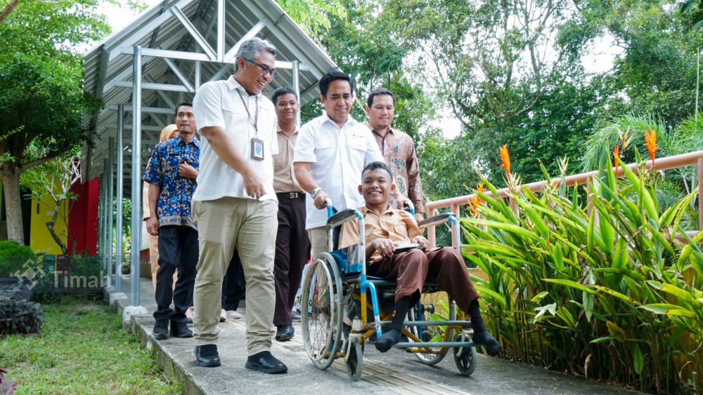 Anak Disabilitas Dilatih Membatik dan Buat Jus
