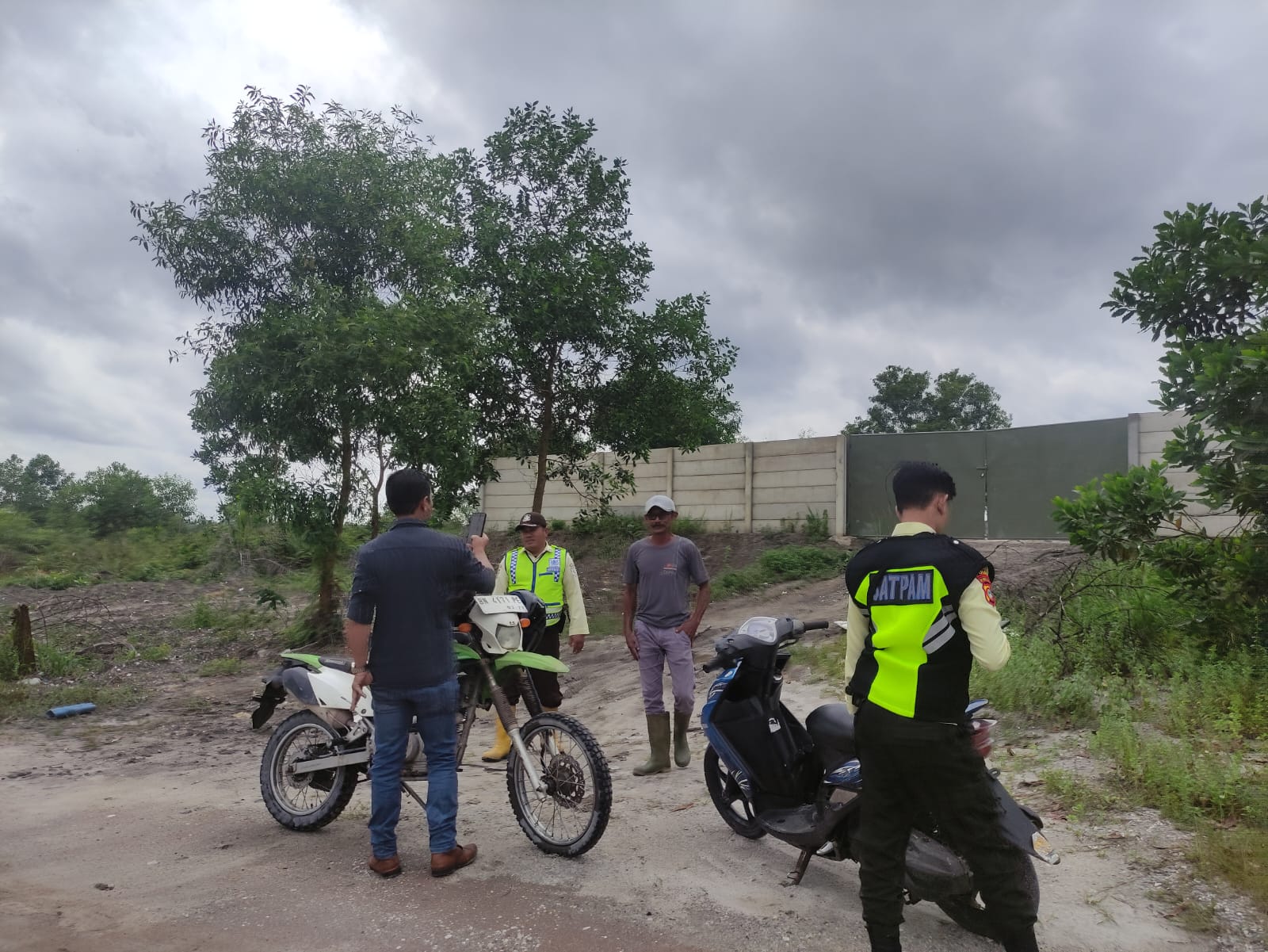 Warga Pertanyakan Adanya Gudang di Wilayah Merbuk