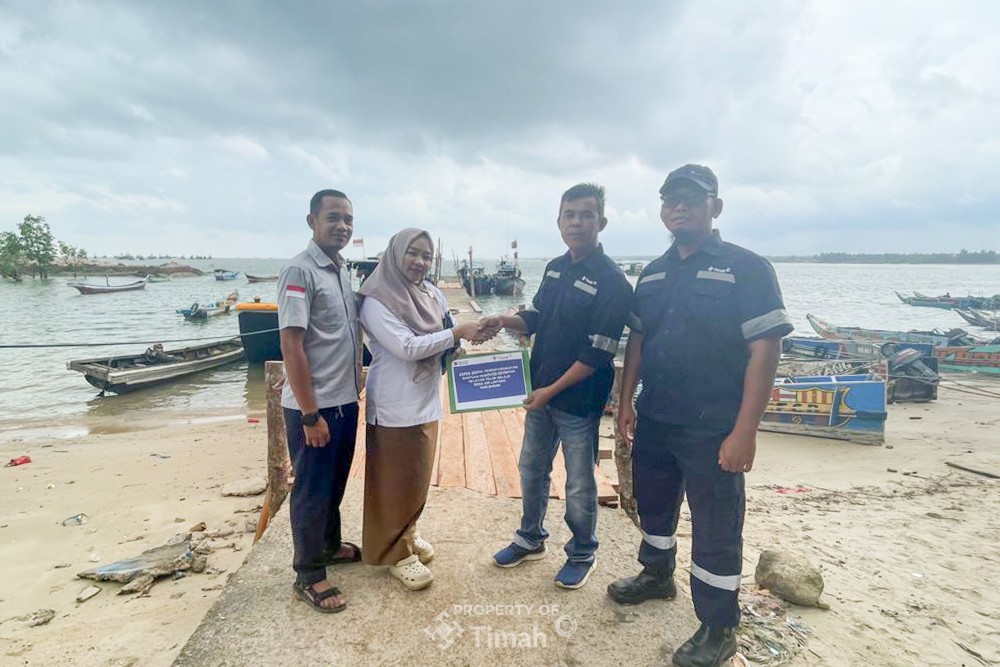 PT Timah Bantu Perbaiki Dermaga Teluk Belilik