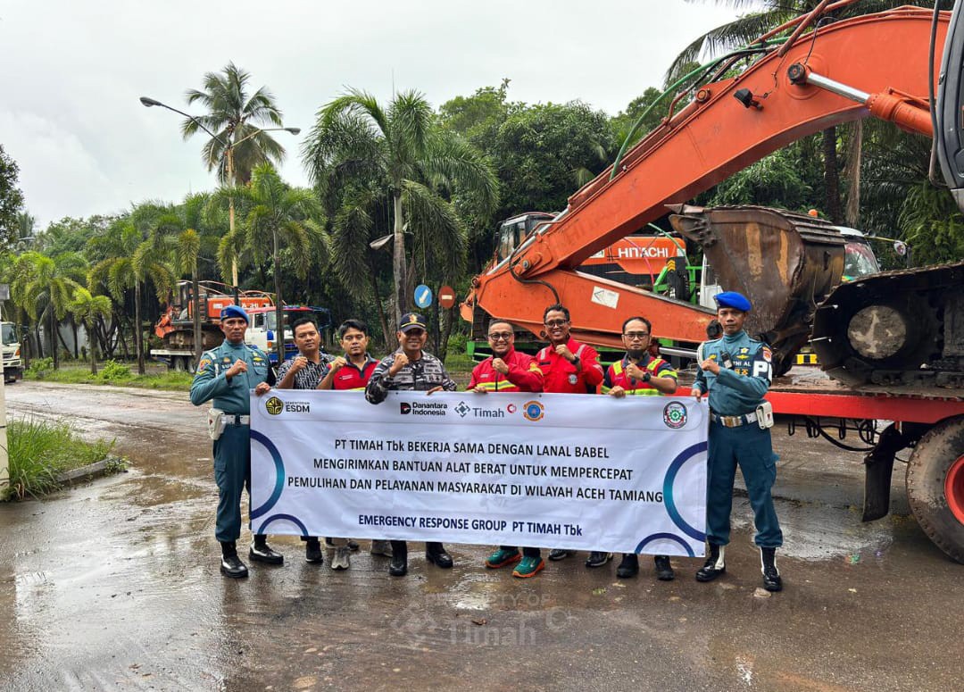 PT Timah Tbk Kirim Lima Excavator ke Lokasi Banjir Sumatera