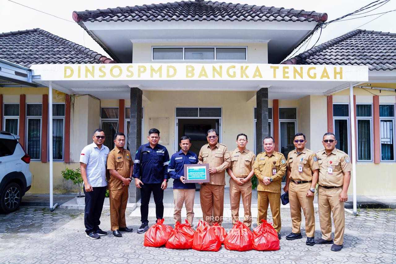 300 Paket Sembako Dibagikan PT Timah untuk Korban Banjir di Bangka Tengah