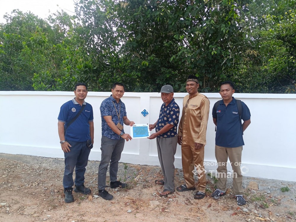 PT Timah Bantu Bangun Pagar TPU Tembesu