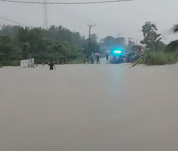 Puluhan Rumah Terkena Banjir, Beberapa Jalan di Lubuk Besar Ditutup