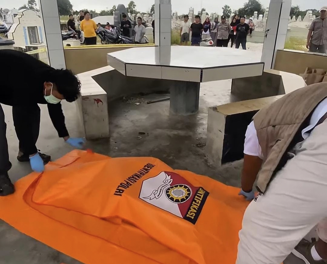 Warga Temukan Mayat Perempuan di TPU Simpang Perlang