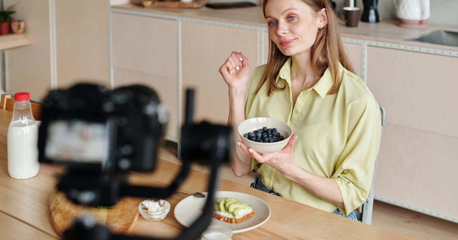 Tanpa Tampil Wajah, Konten ASMR Visual Jadi Sumber Penghasilan Baru Kreator Digital