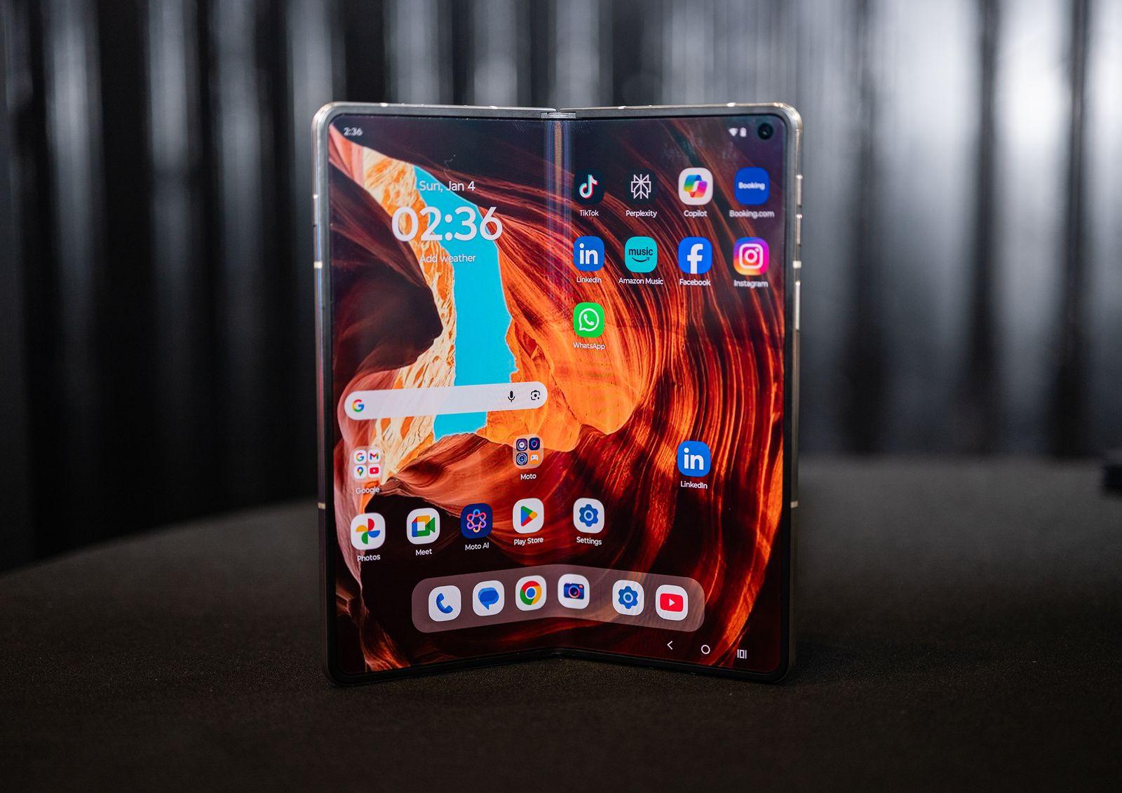 Motorola Razr Fold Resmi Rilis, Teknologi TPO AMOLED 2K 8,09 Inci