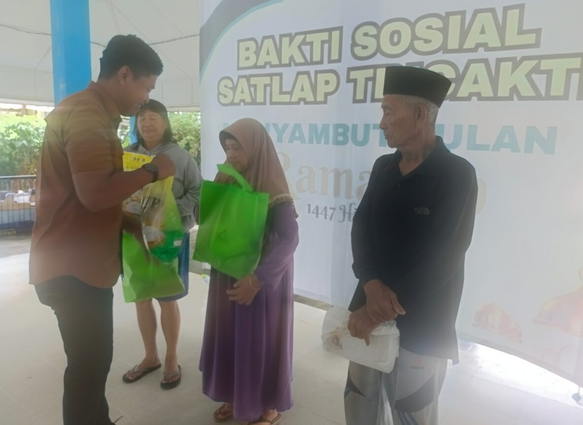 Jelang Ramadan, Satlap Tricakti Bagikan 50 Paket Sembako