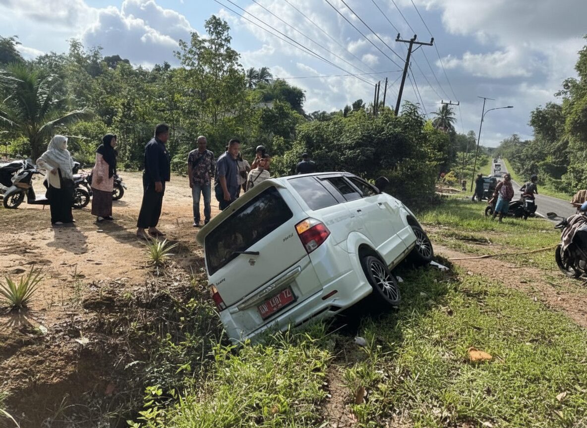 Rombongan Pegawai Kecamatan Pangkalan Baru Alami Kecelakaan