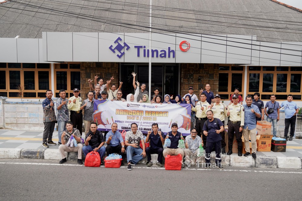 Istri Karyawan Timah Salurkan 150 Paket Sembako dan Ratusan Takjil